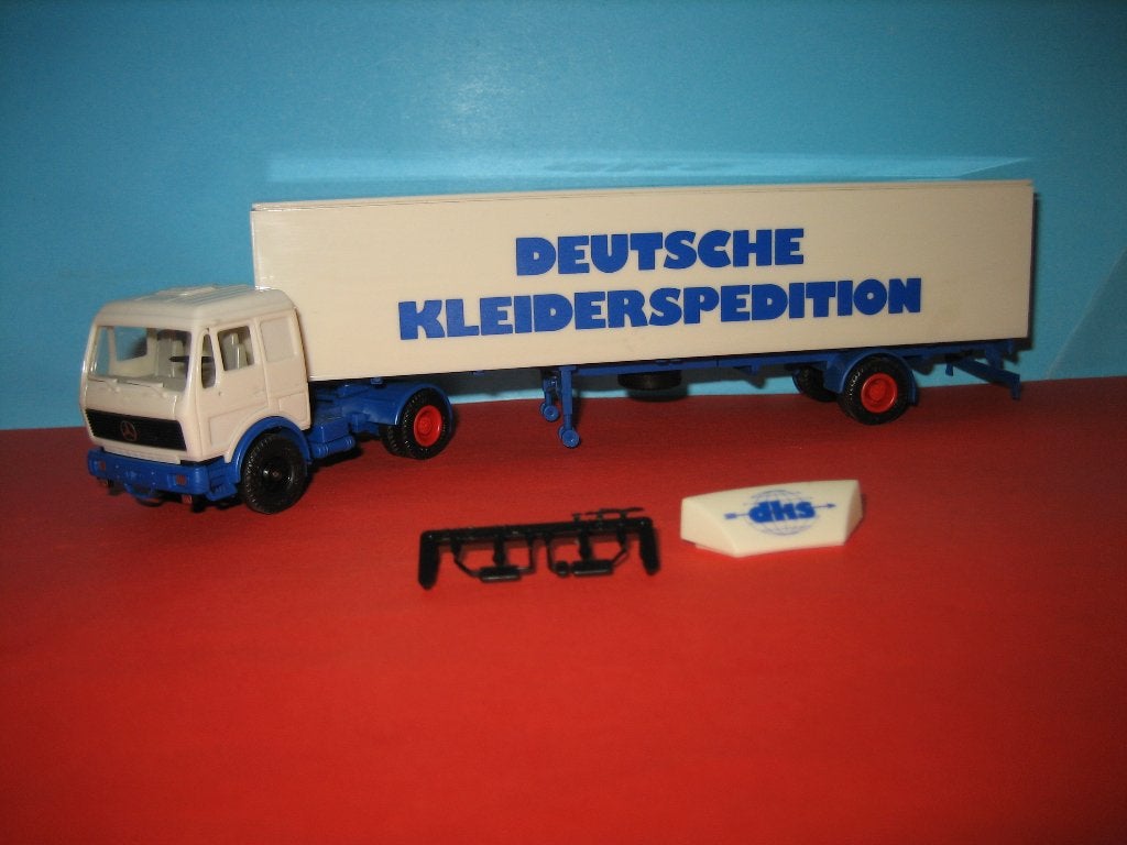 DKS  MERCEDES met  1-asser oplegger Herpa, Ophalen of Verzenden, Zo goed als nieuw, Bus of Vrachtwagen, Herpa