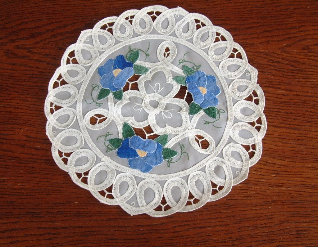 netjes vintage rond kleedje met naaiwerk nr.2, Antiek en Kunst, Ophalen of Verzenden