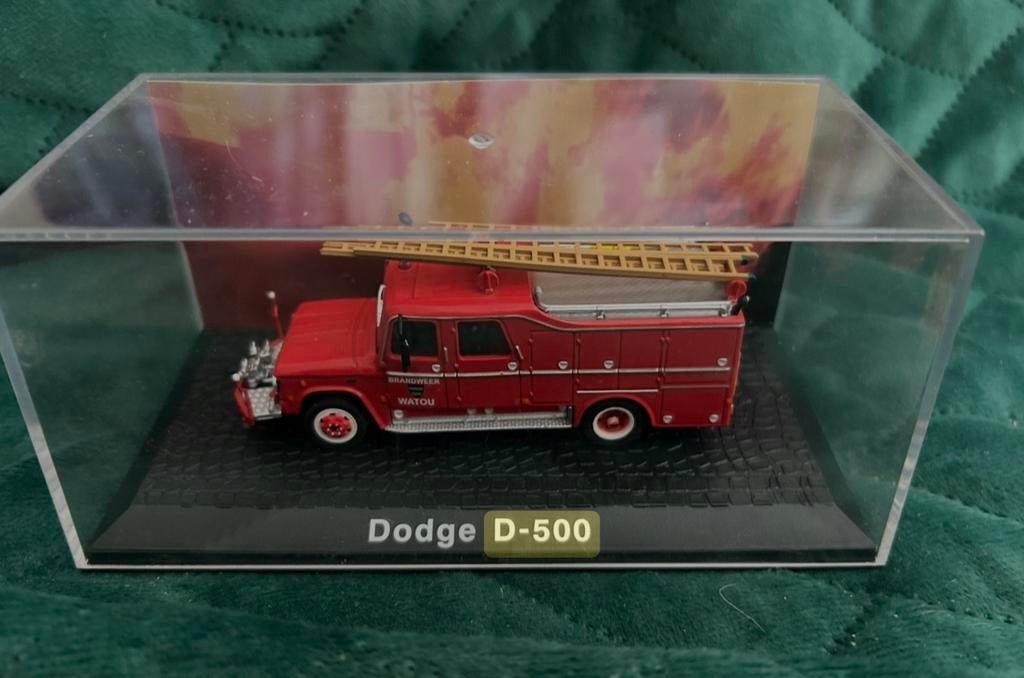Dodge D 500 en Mercedes Benz L319 brandweerwagen, Ophalen of Verzenden, Zo goed als nieuw, Auto