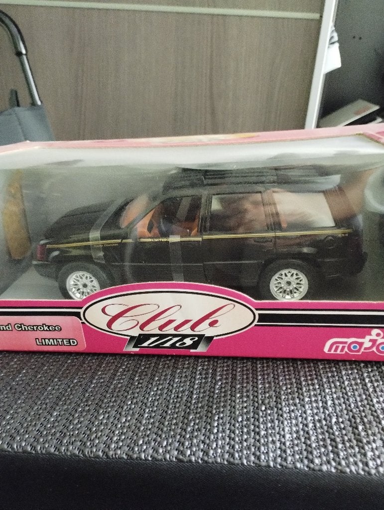 Jeep cherokee Majorette 1:18, Hobby en Vrije tijd, Ophalen, Zo goed als nieuw, Auto, Majorette
