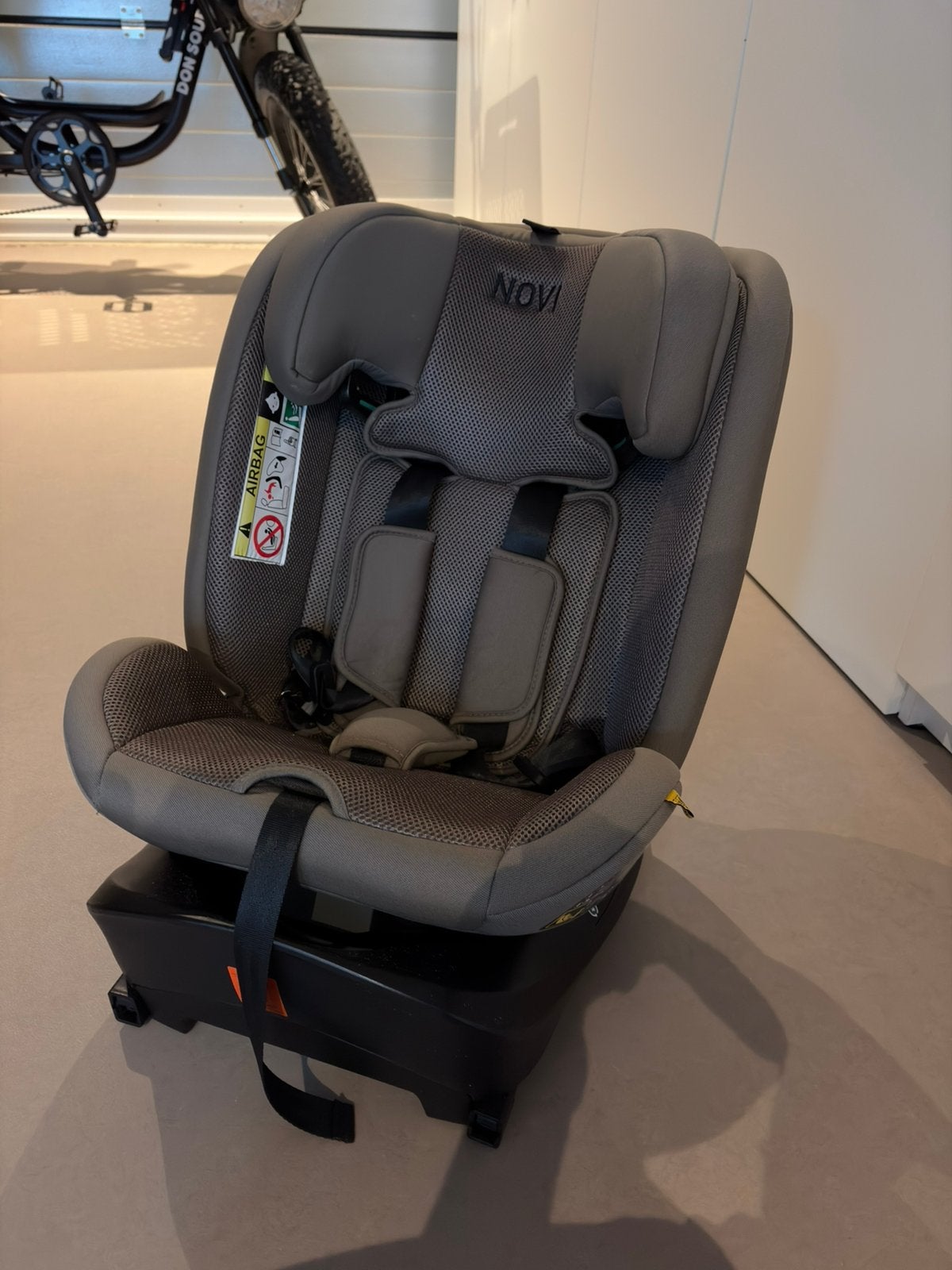 Novi Baby Goliath Go i-Size 360 autostoel + spiegel, Kinderen en Baby's, Zo goed als nieuw, Isofix, 0 t/m 13 kg, Ophalen