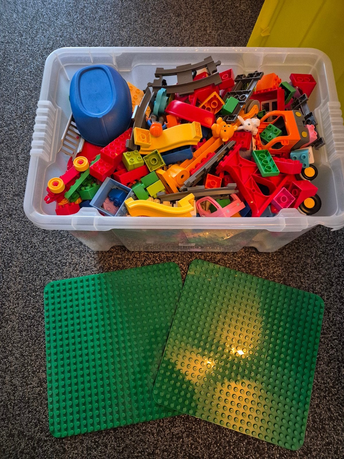 Doos vol met Duplo (o.a. brandweer, treinspoor, vliegtuig,), Ophalen, Zo goed als nieuw, Overige merken