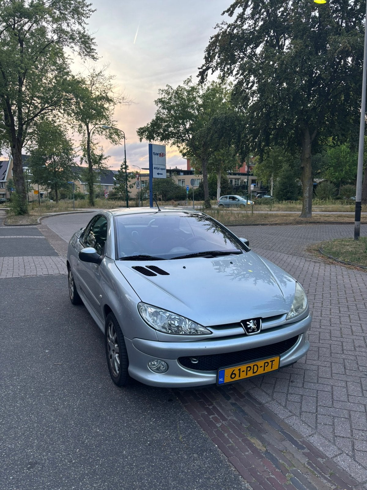 Peugeot 206 1.6 16V CC 2004 Grijs, Voorwielaandrijving, 4 cilinders, Cabriolet, 4 stoelen