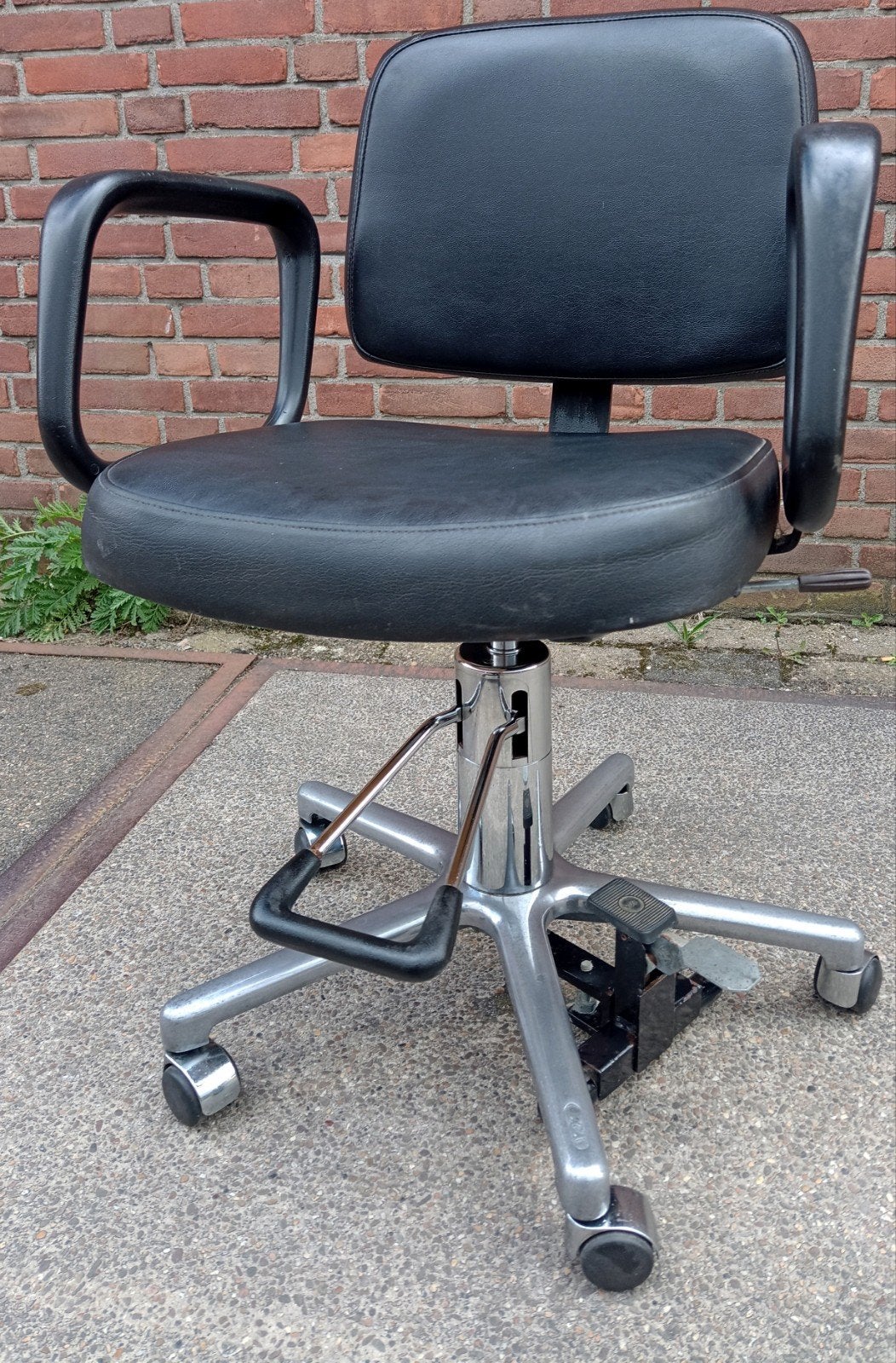 Hele nette ECA kappersstoel stoel kapper, met lift, voetrust, Ophalen, Zo goed als nieuw, Zwart