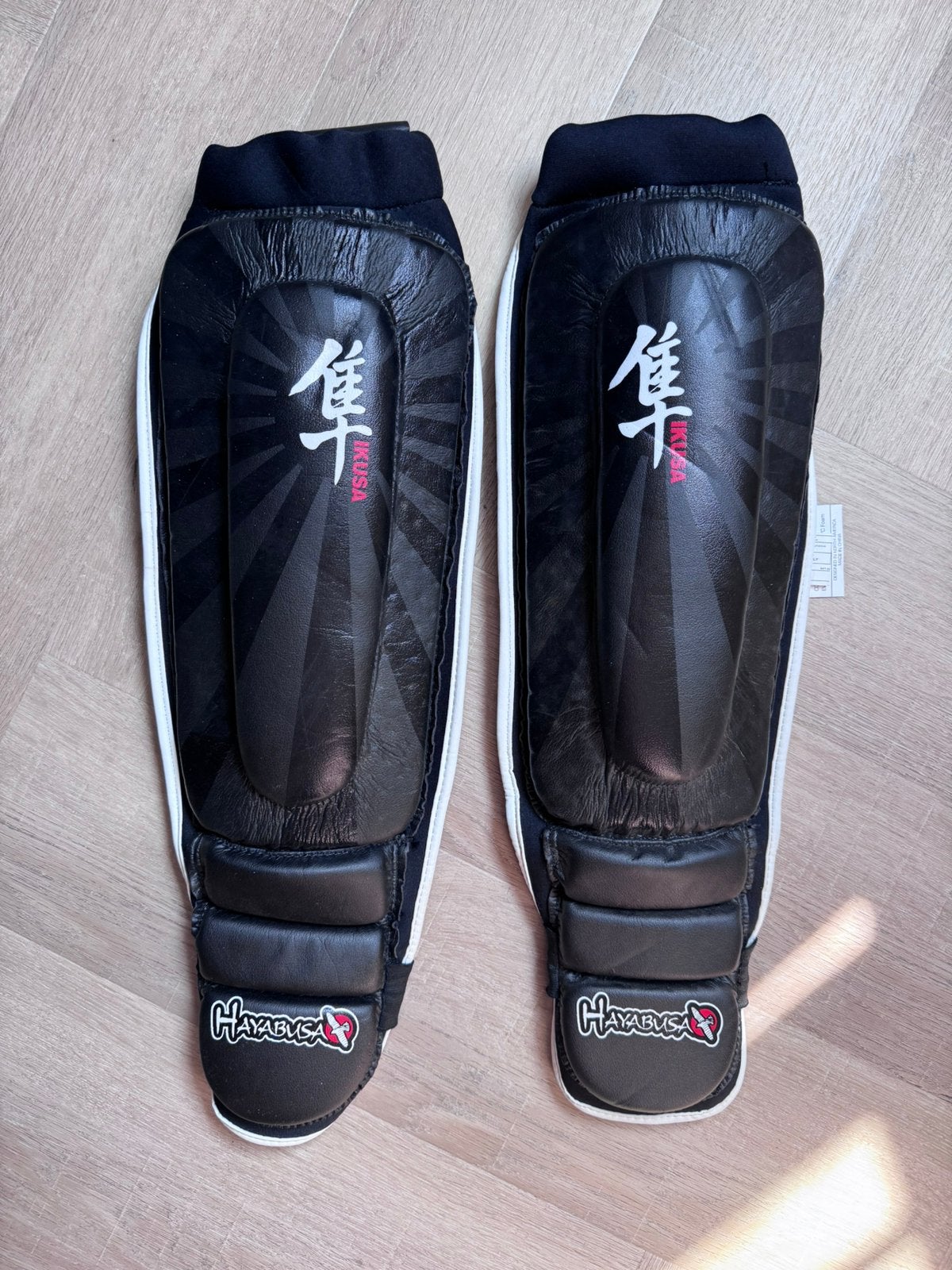 Hayabusa scheenbeschermers (maat L), Sport en Fitness, Vechtsporten en Zelfverdediging, Overige, Vechtsportbescherming, Maat L