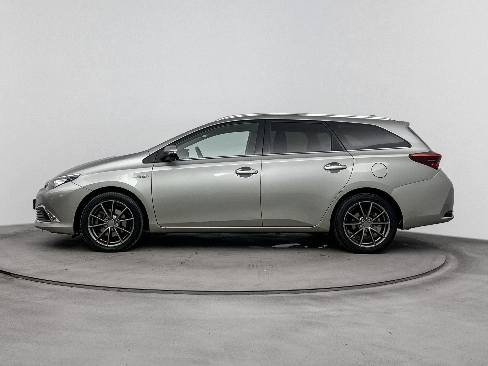 Toyota Auris Touring Sports 1.8 Hybrid Executive | Dealer On, Auto's, Gebruikt, Leder en Stof, Origineel Nederlands, Hybride Elektrisch/Benzine