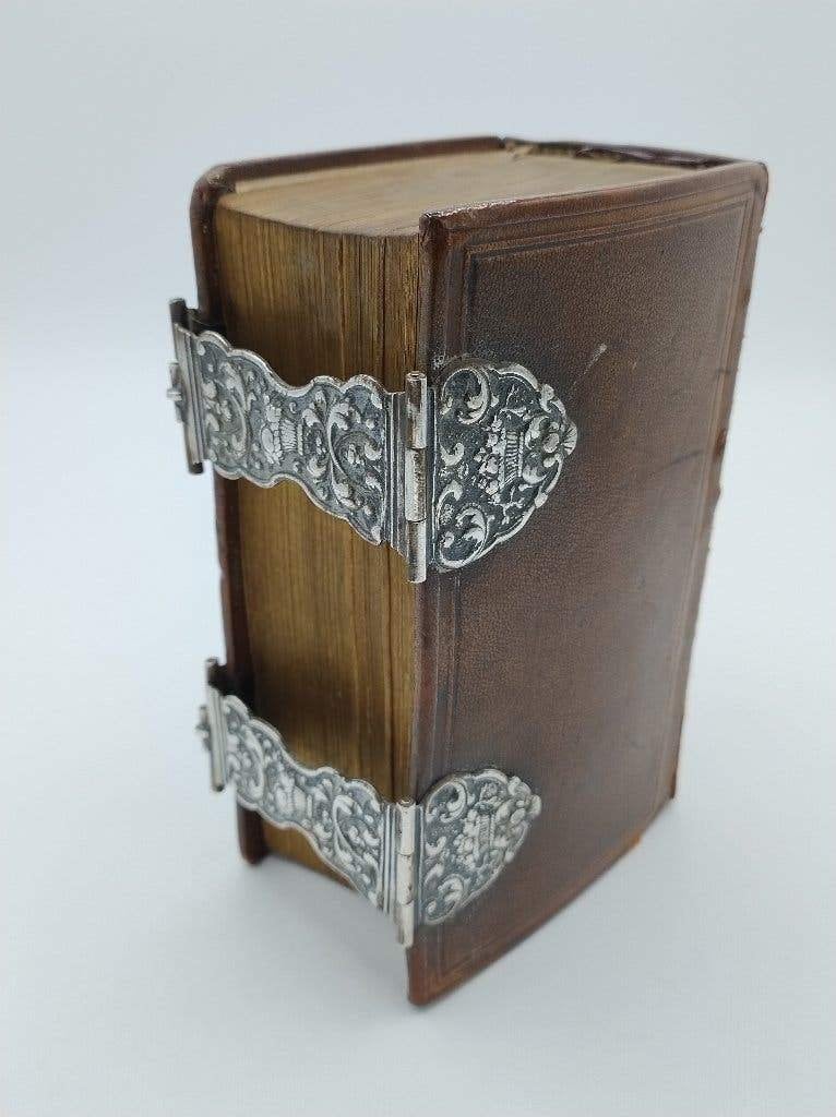 Bijbel met zilveren sloten, Gebr. Roelfsema uit Winsum, 1879
