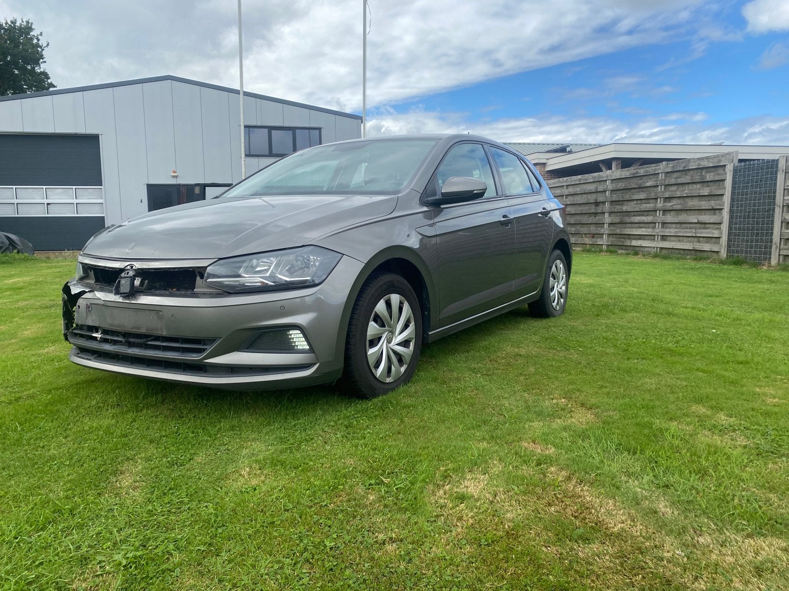 Polo 1.0 95pk comfortline Mooie strakke auto met veel opties, Auto diversen, Schadeauto's, Ophalen, Zilver of Grijs, Benzine