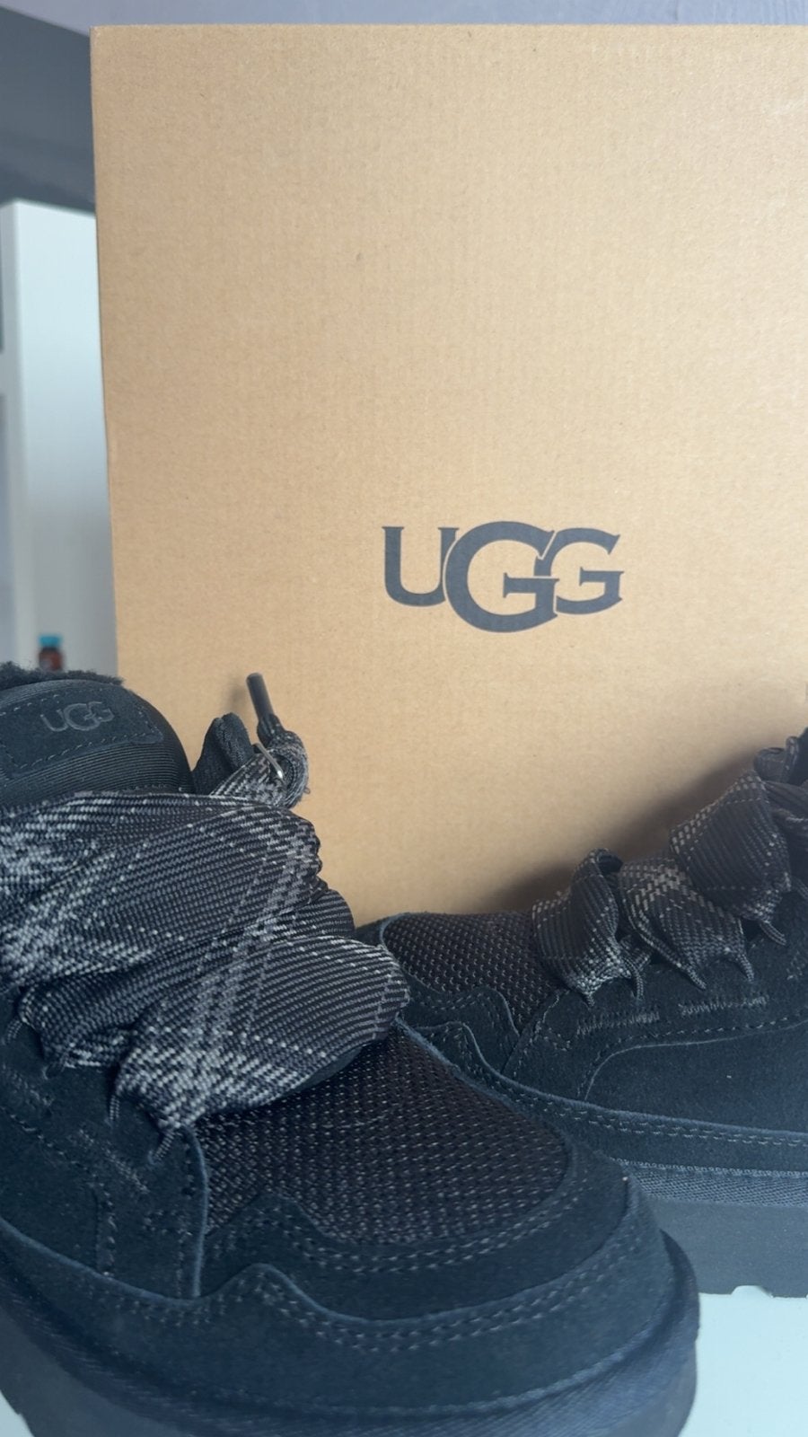 UGG Lowmell Sneakers maat 39,5 Nooit gedragen!, Ophalen of Verzenden, Zwart, Lage of Enkellaarzen