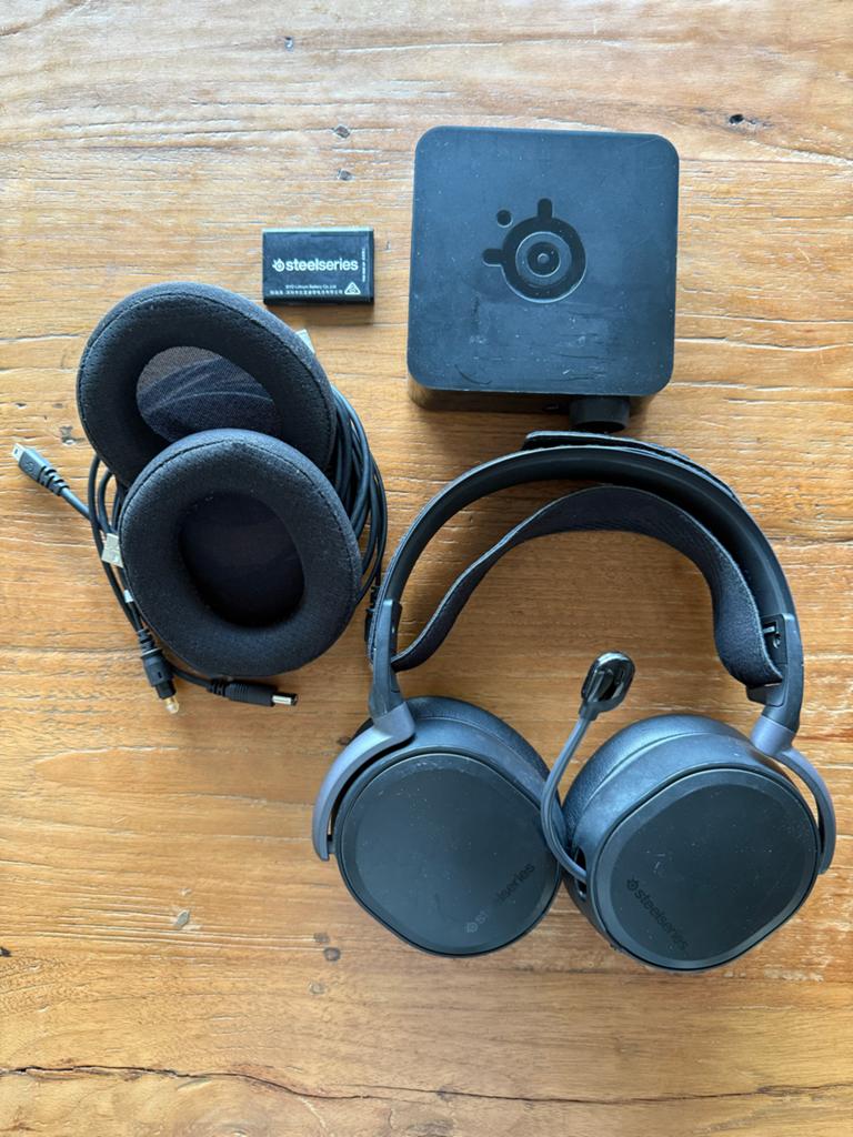 SteelSeries Arctis Pro Wireless Headset + DAC/Base Station, Ophalen of Verzenden, Gebruikt, PC, Headset
