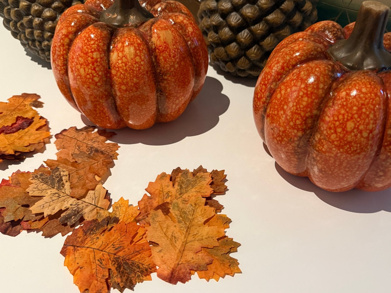 Herfstdecoratie: Pompoenen, blaadjes en dennenappels, Gebruikt, Ophalen of Verzenden, Landelijk, Oranje