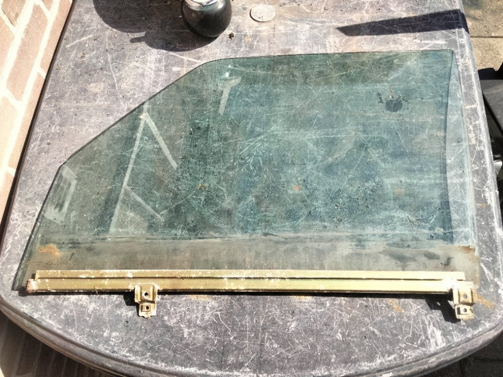 Te koop linker en rechter voor portier ruit Mercedes W123, Auto-onderdelen, Ophalen, Gebruikt, Mercedes-Benz