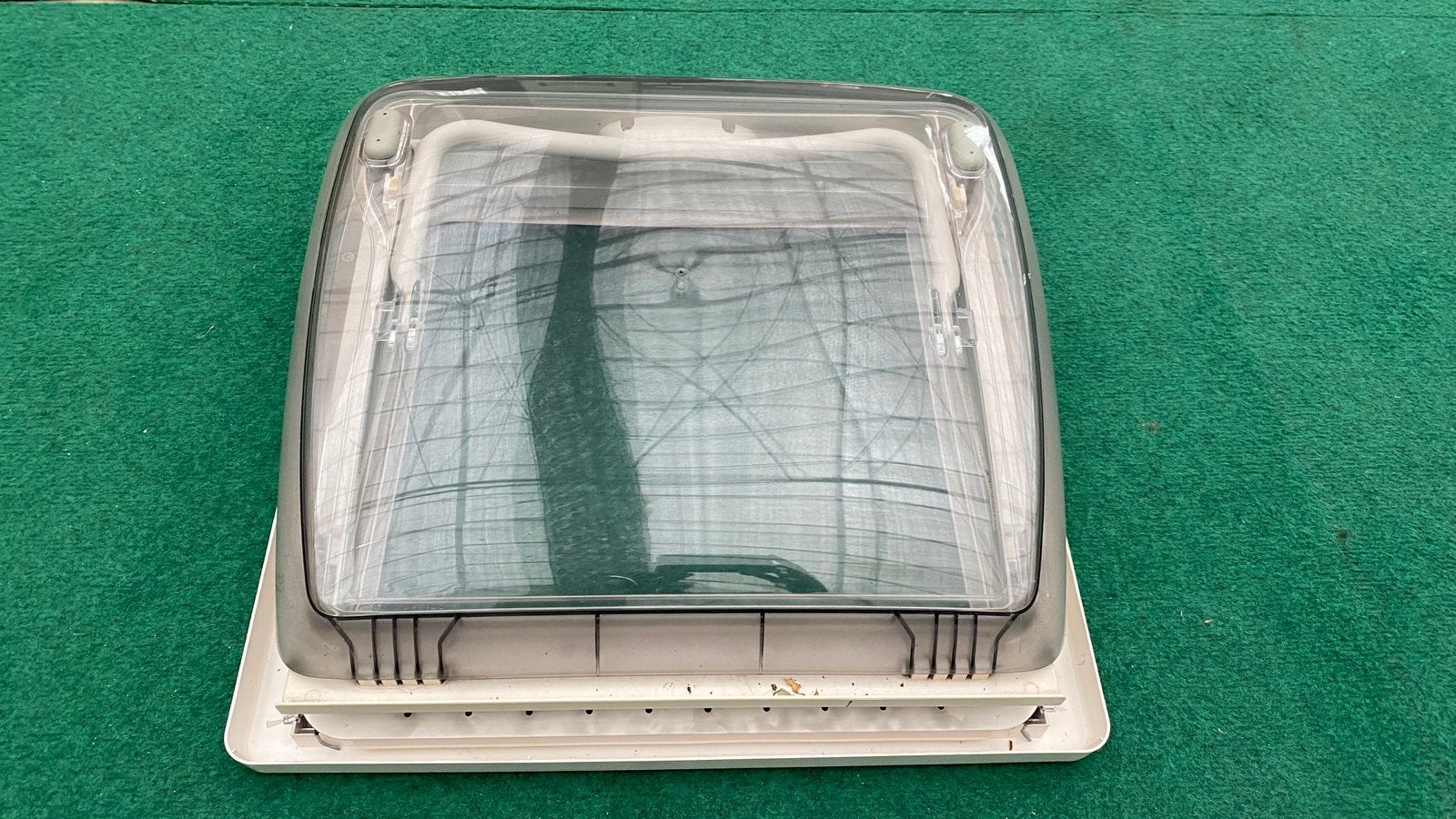 Dakluik Mini Heki 40x40cm creme met verduistering en hor, Caravans en Kamperen, Caravan accessoires, Ophalen, Gebruikt