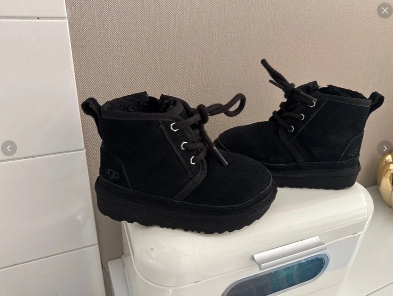 Ugg schoenen kinderen, UGG, Schoenen, Ophalen of Verzenden, Zo goed als nieuw