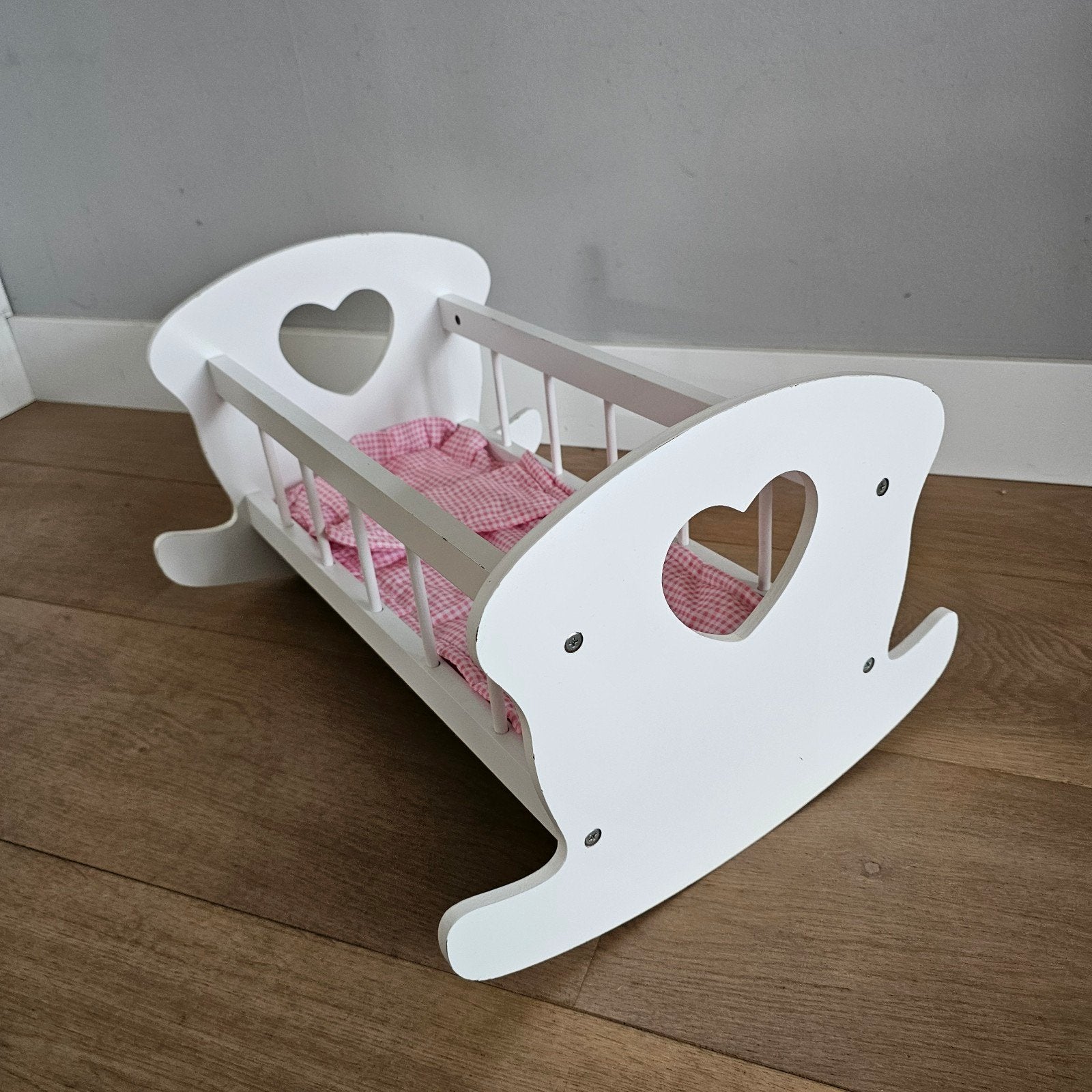Houten poppenwiegje met hartjes - Wit, Ophalen, Gebruikt, Overige typen