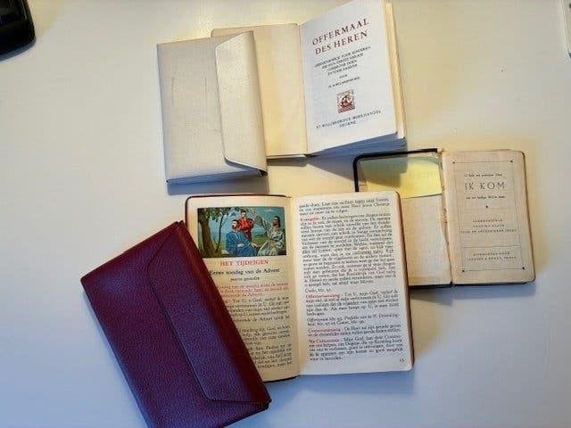 Kerkboekjes te koop!, Ophalen of Verzenden, Gelezen, Christendom | Katholiek