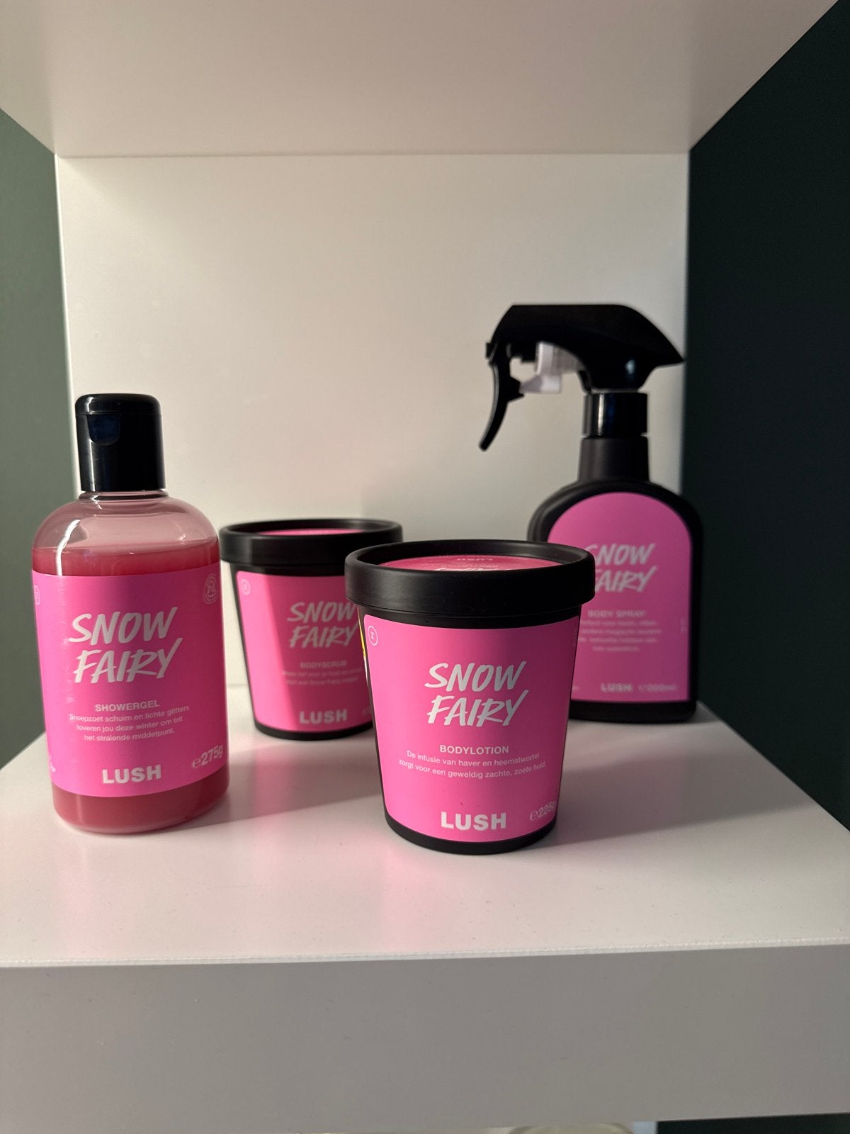 Lush Snow Fairy Set: Douchegel, Bodyscrub, Bodylotion, Bodys, Ophalen of Verzenden, Zo goed als nieuw, Bad & Douche