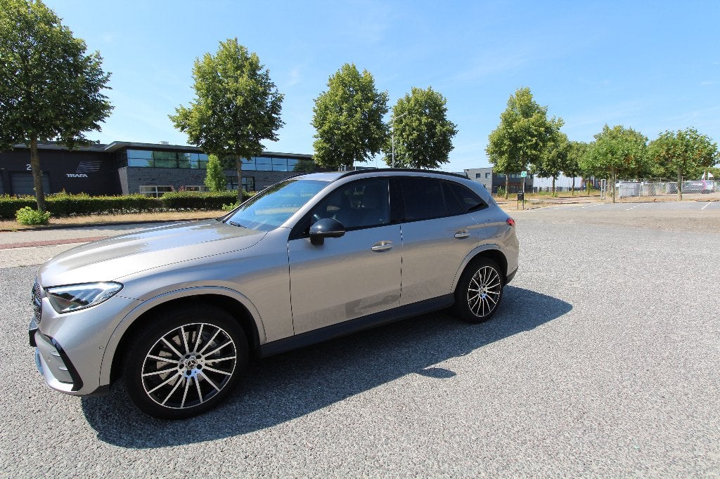Mercedes-Benz GLC 300 e 4MATIC 9G AMG Line Night Pakket, Auto's, Mercedes-Benz, Automaat, 4 cilinders, Plug-in hybride, Vierwielaandrijving