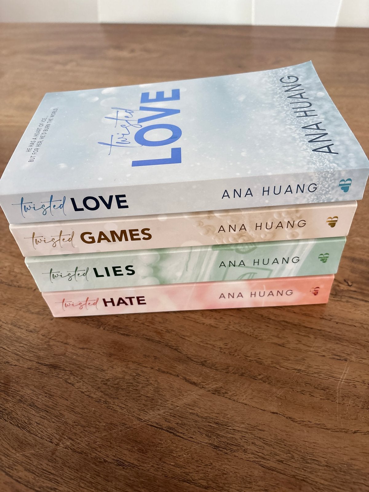 Twisted Serie (4 boeken) - Ana Huang, Boeken, Romans, Ophalen of Verzenden, Zo goed als nieuw, Wereld overig