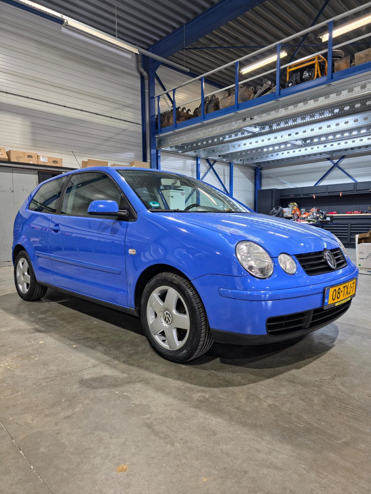 Volkswagen Polo 1.4 Automaat 2004 Blauw (nieuwe APK), Auto's, Stof, Zwart, Blauw, 49 €/maand