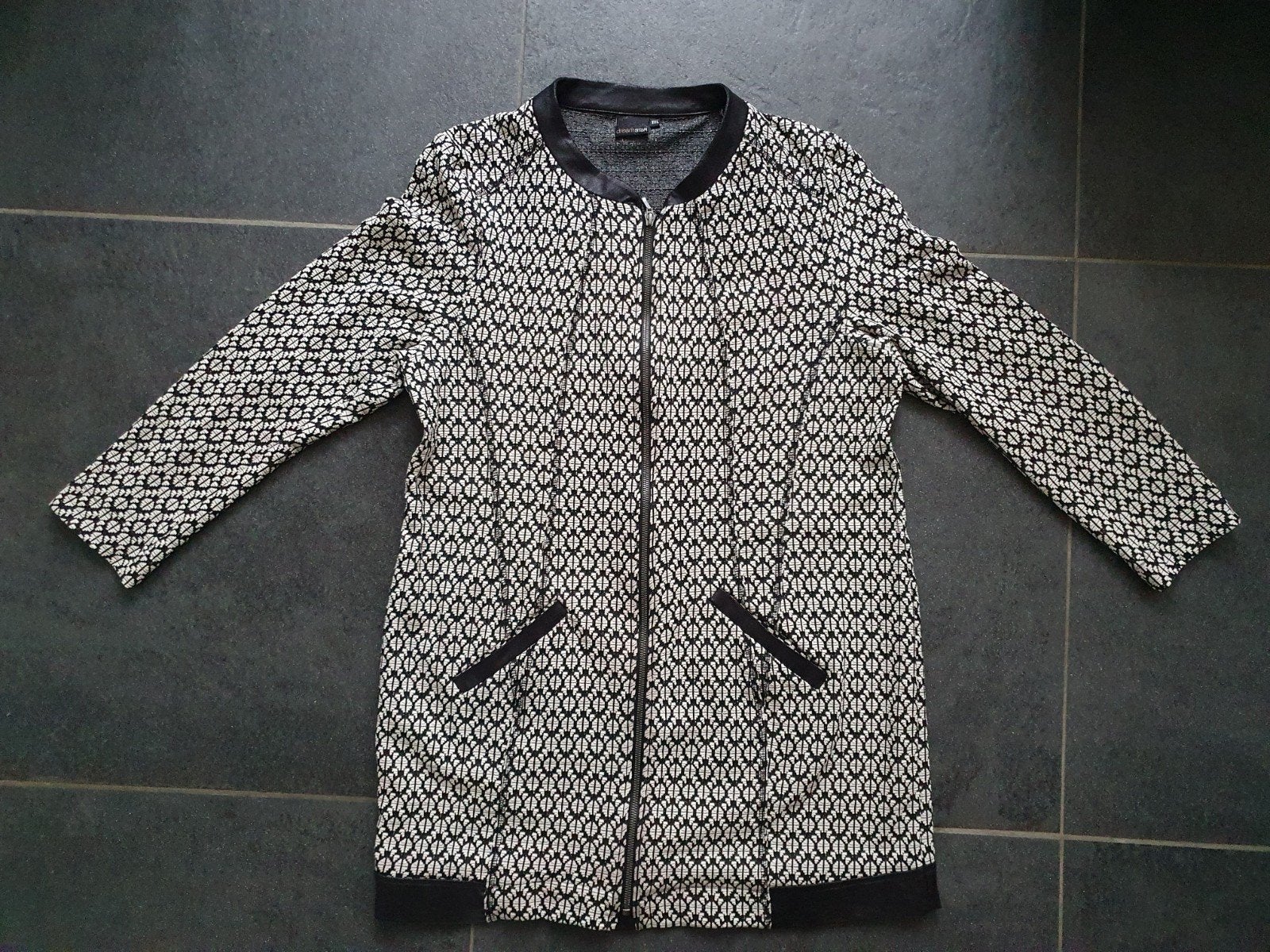 Zwart, wit langer vest van Dreamstar maat XXL, Dreamstar, Zwart, Trui of Vest, Ophalen of Verzenden
