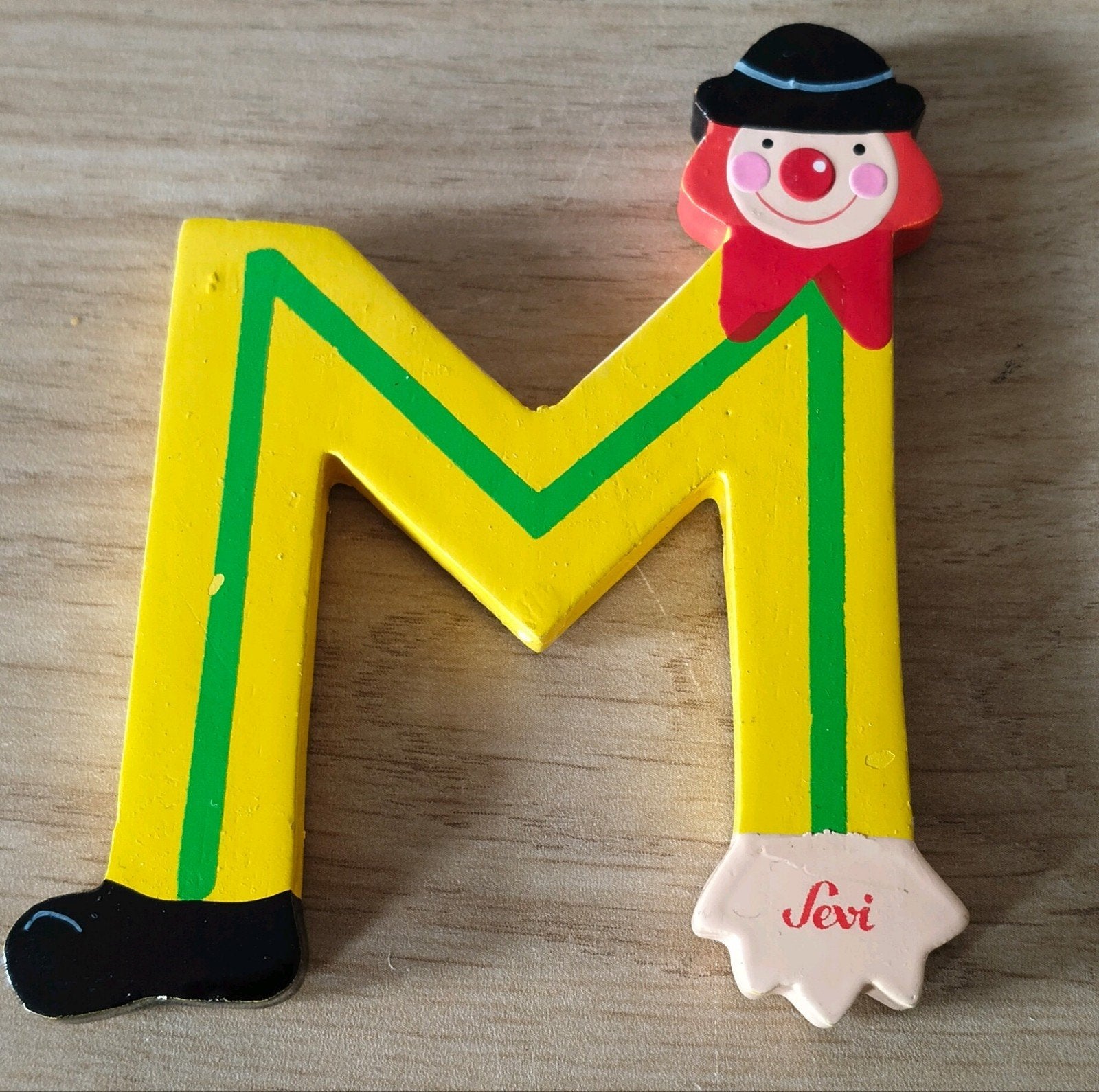 Houten letter M van Sevi met clown, geel/groen, Kinderen en Baby's, Verzenden, Gebruikt