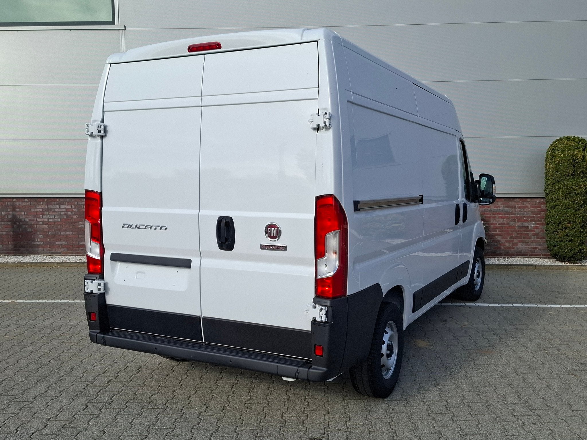 Fiat Ducato L2H2 120PK All Weather + Betimmering, 3300 kg, Euro 6, 4 cilinders, Leder en Stof