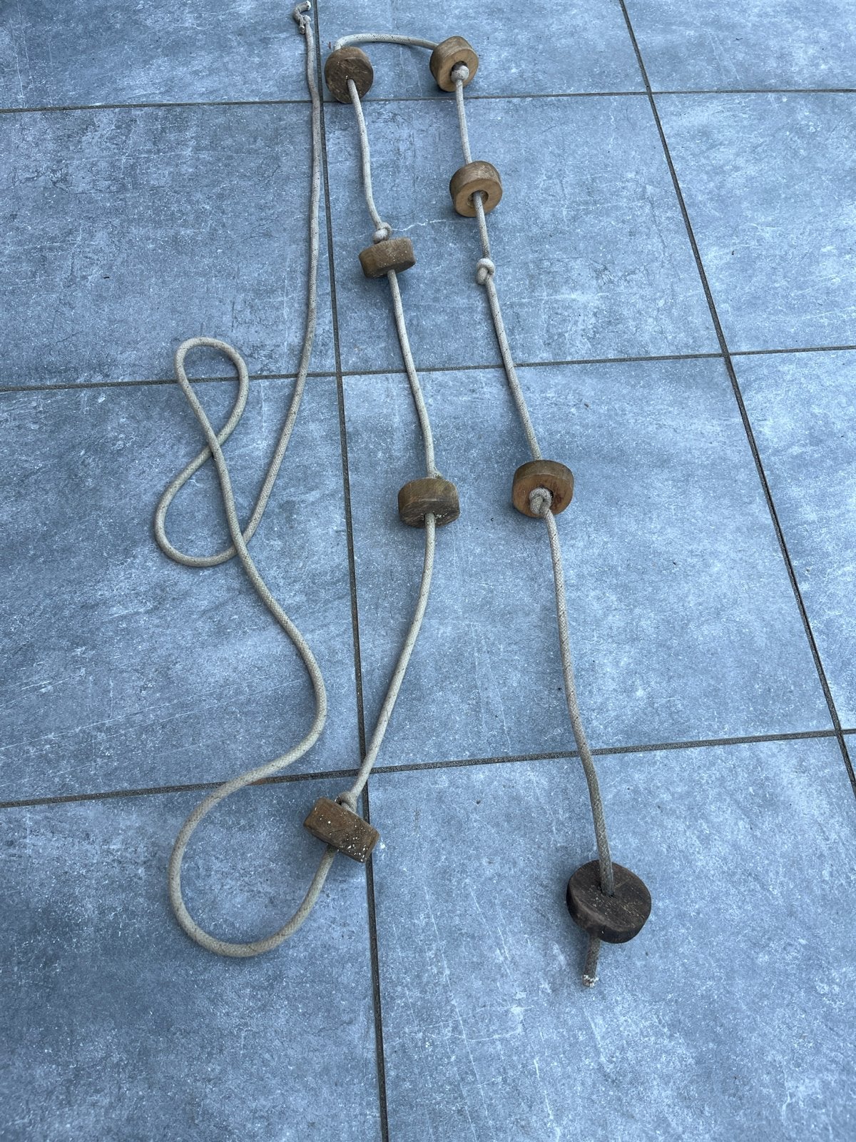 Klimtouw met houten schijven - ruim 5 meter, Ophalen of Verzenden, Gebruikt