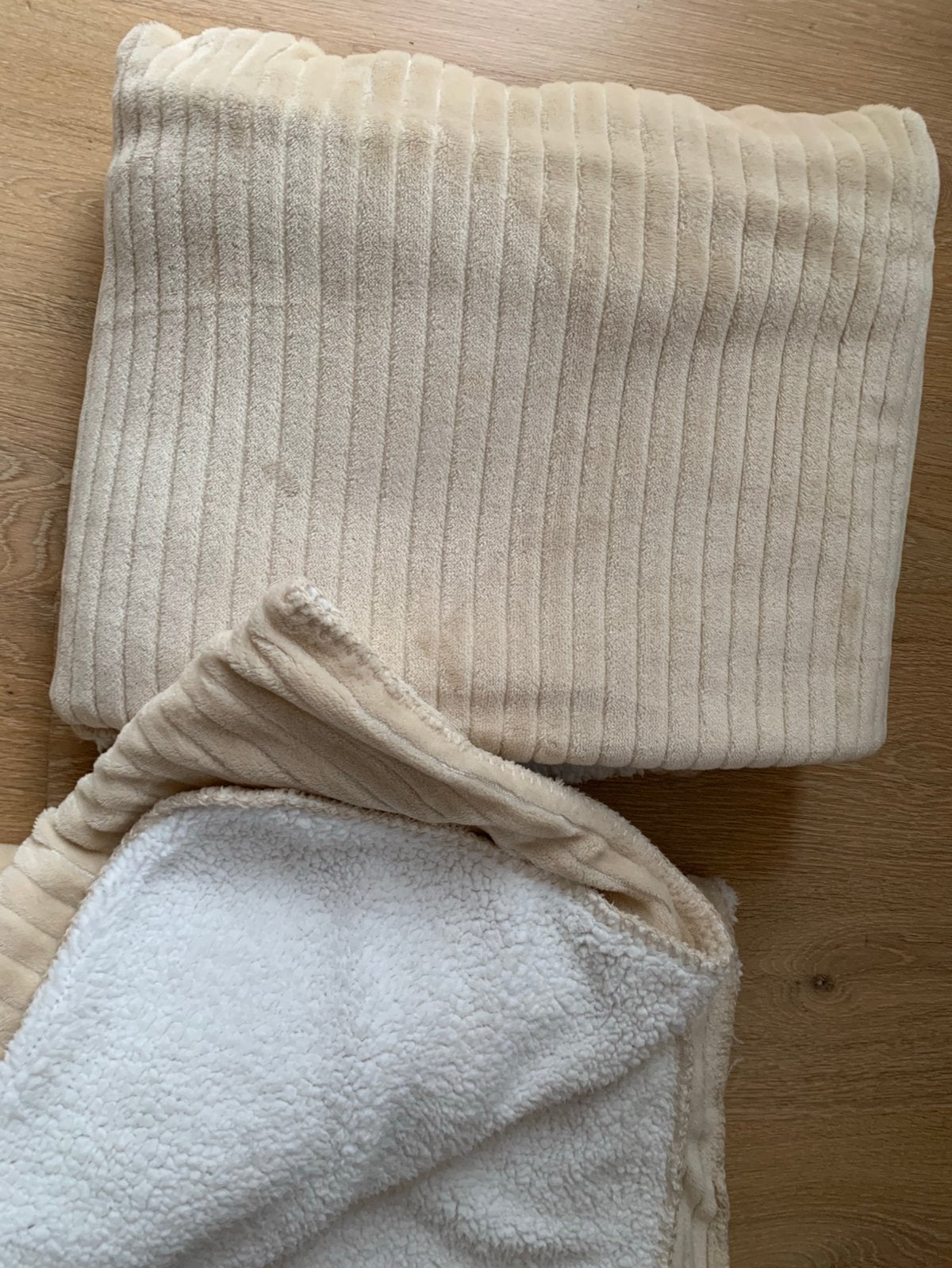Twee nieuwe hema plaids/ dekens, Huis en Inrichting, Beige, Nieuw, Ophalen of Verzenden, Plaid