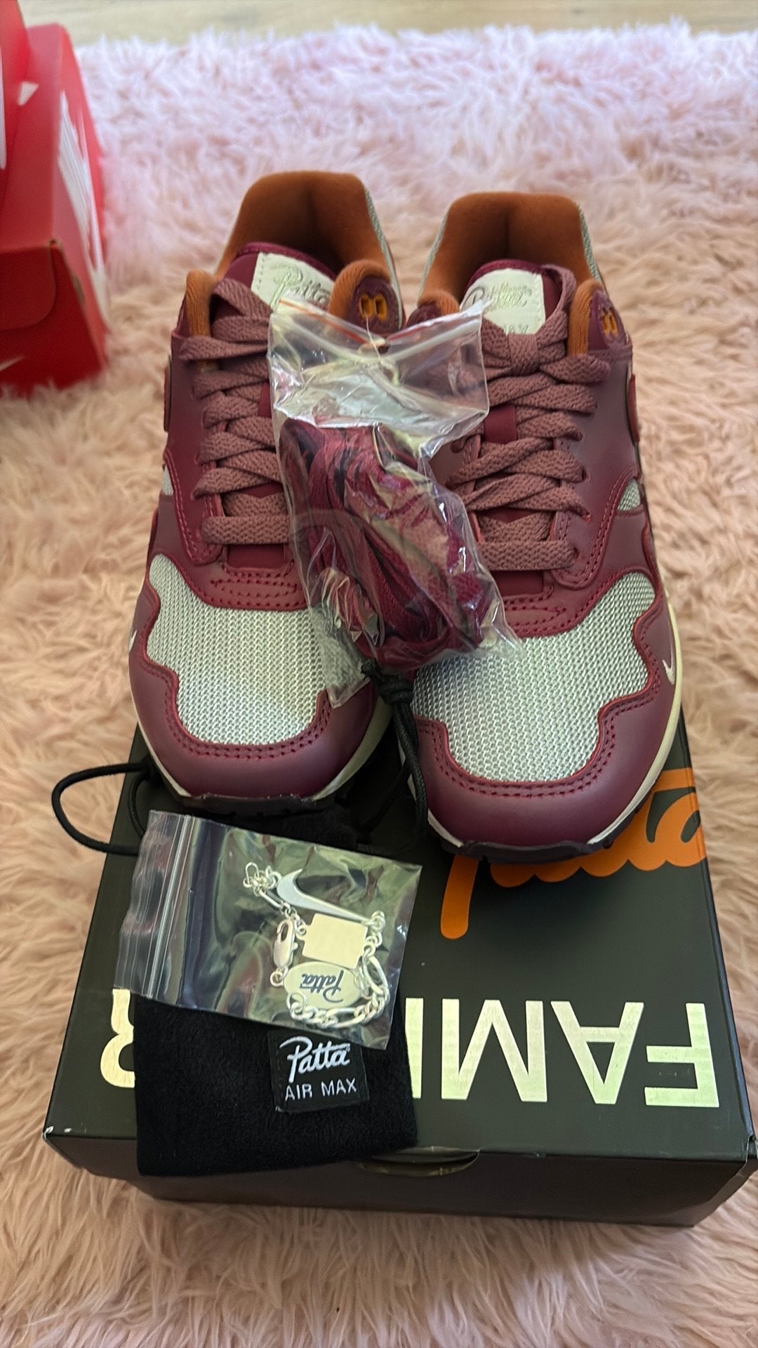 Nike air max 1 Rush Maroon, Ophalen, Nieuw, Sportschoenen