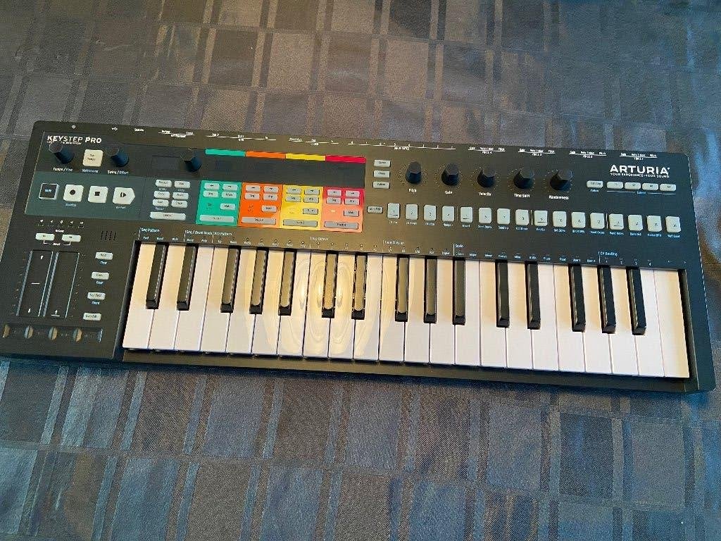 Arturia KeyStep Pro Black Edition (met decksaver), Muziek en Instrumenten, Ophalen of Verzenden, Zo goed als nieuw