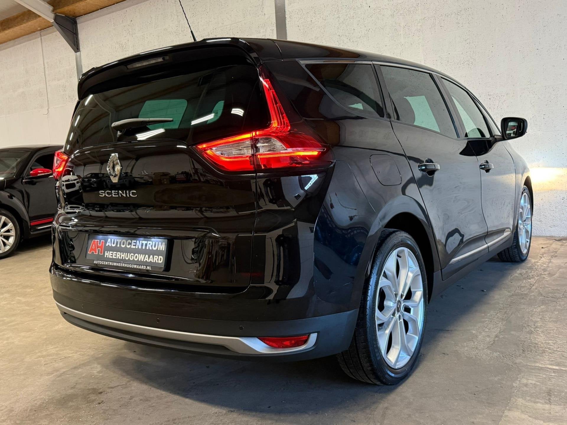 Renault Grand Scénic 1.3 TCe 7p Automaat|Navi|Carplay|PDC|D, Stof, Zwart, 4 cilinders, 7 stoelen