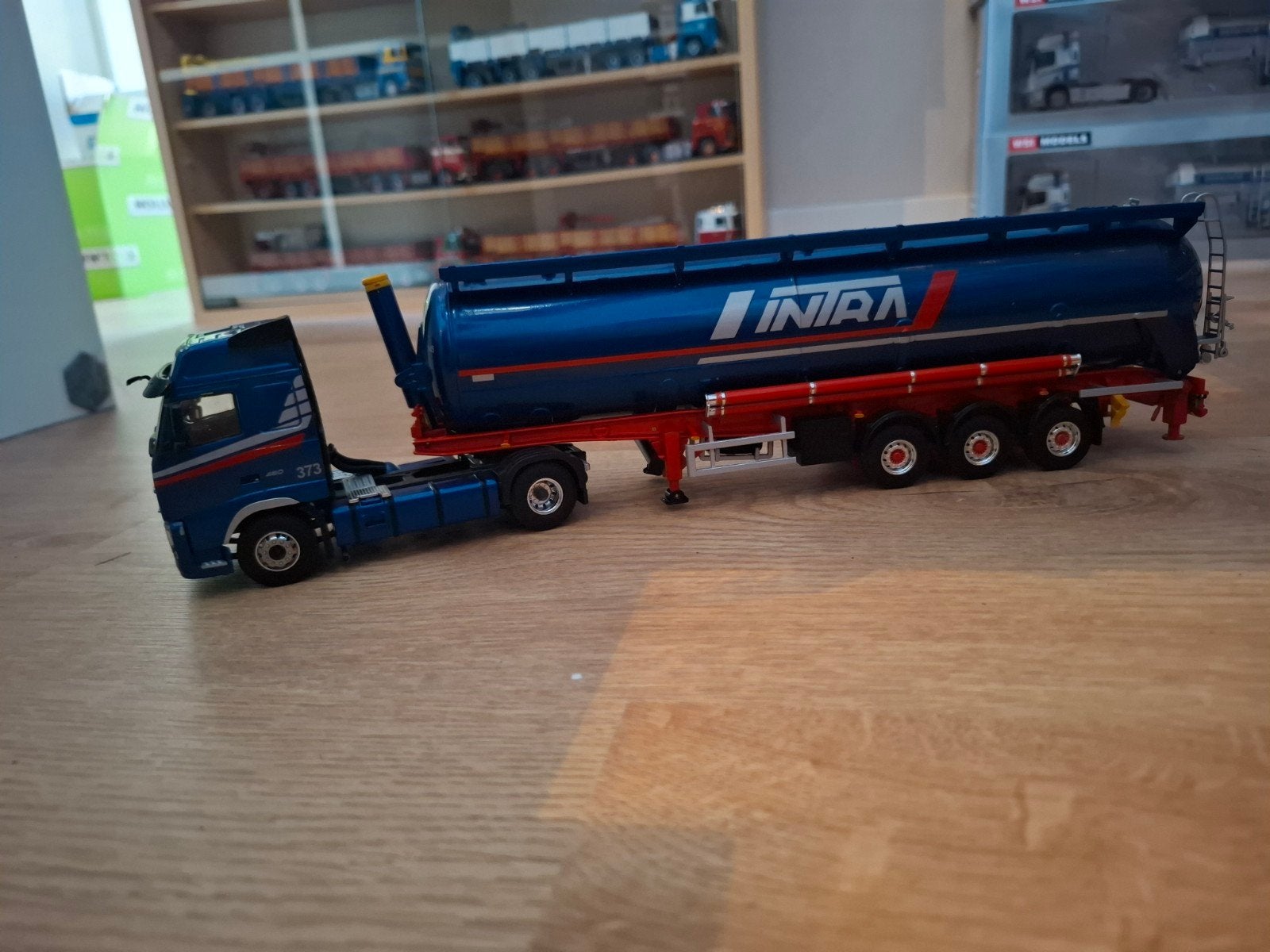 Volvo intra, Hobby en Vrije tijd, Modelauto's | 1:50, Ophalen of Verzenden, Nieuw, Bus of Vrachtwagen, Wsi