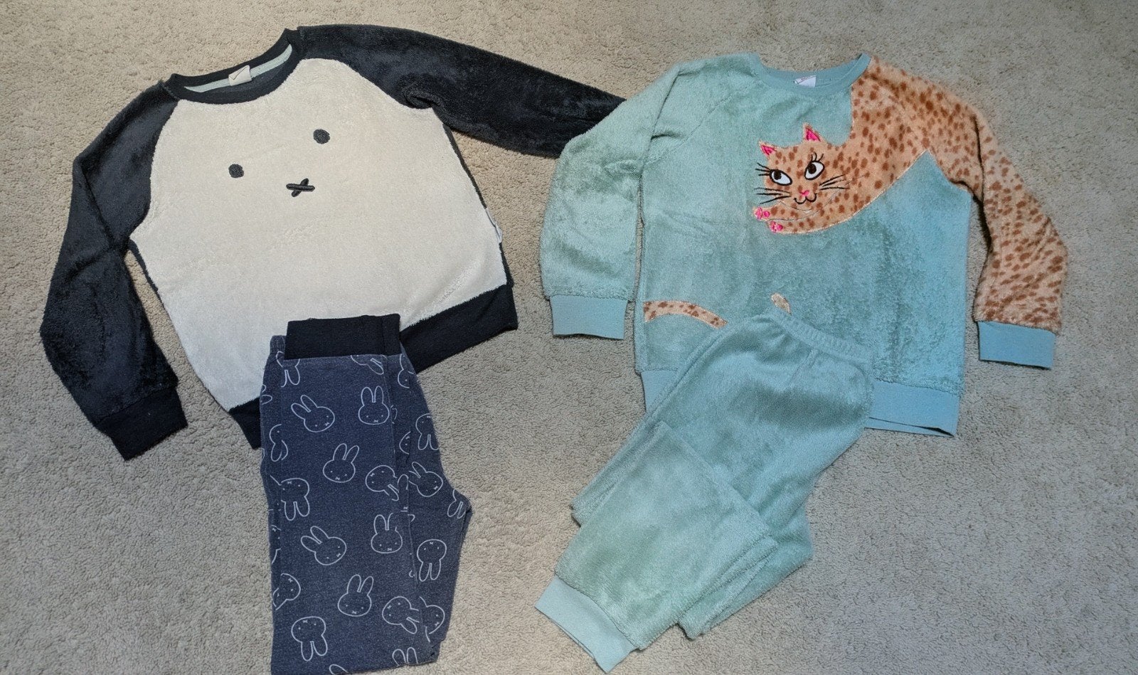 2 Fleece Pyjama's Hema 122/128, Nacht- of Onderkleding, Gebruikt, Meisje, Ophalen of Verzenden