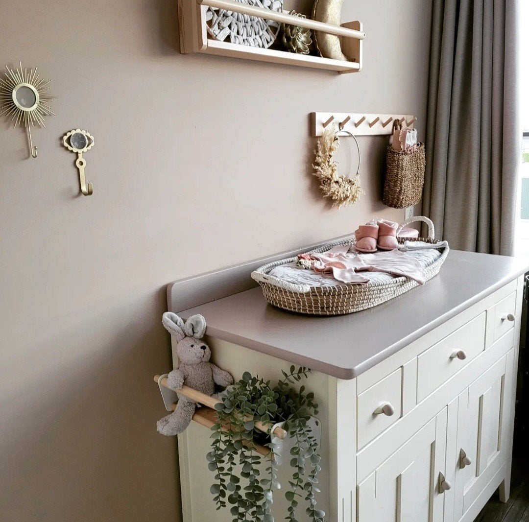 Witte commode met lades en deurtjes, Ophalen, Gebruikt, 50 tot 70 cm, 100 cm of meer
