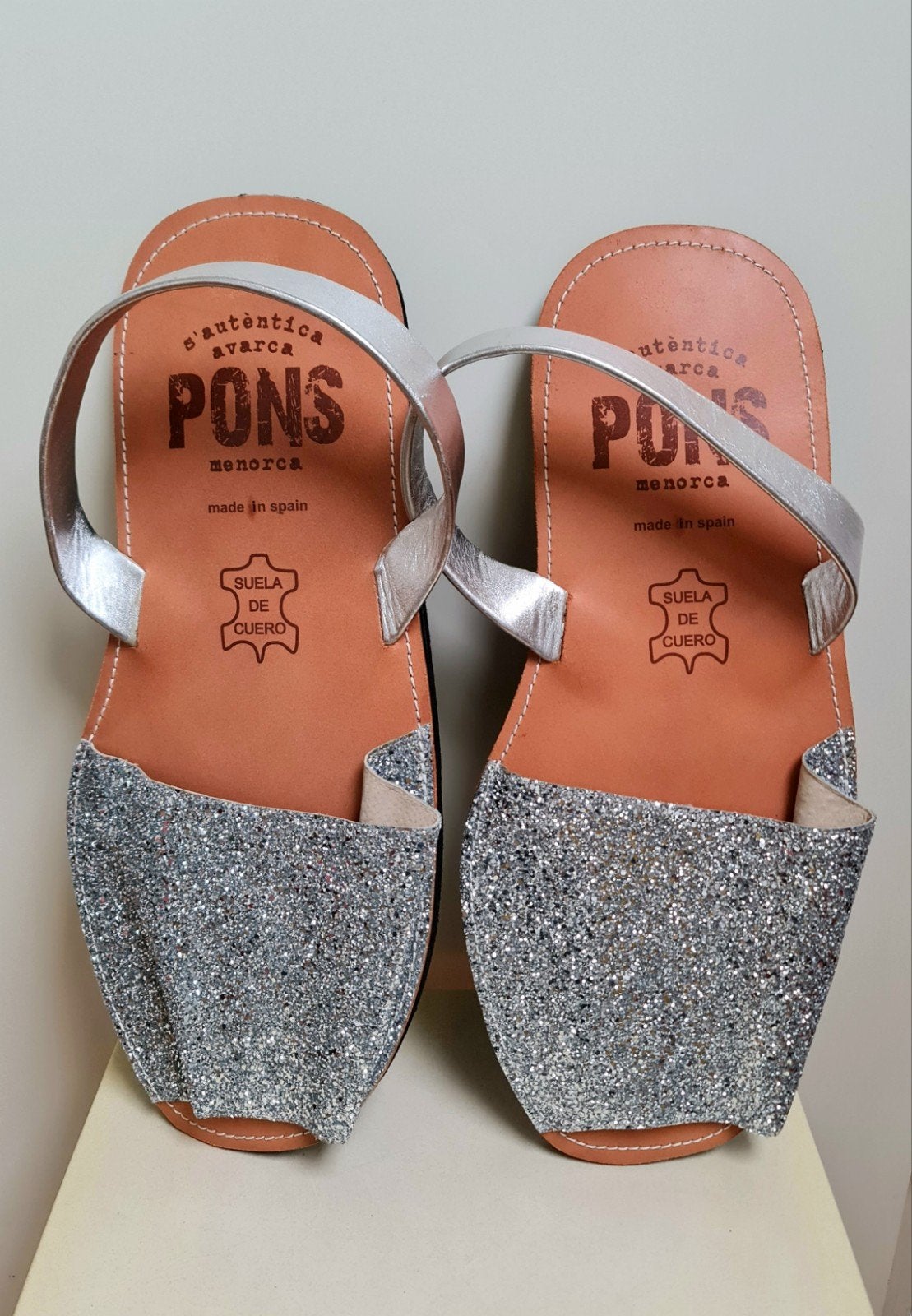 Reuze Pons Menorca Sandalen zilver glitter display winkel, Kleding | Dames, Schoenen, Sandalen of Muiltjes, Overige kleuren, Ophalen