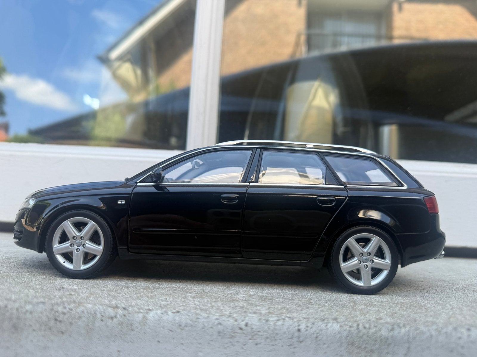 1:18 Audi A4 Avant 3.2 V6 FSi zwart 2005 B7 Minichamps, Hobby en Vrije tijd, Modelauto's | 1:18, Auto, Ophalen of Verzenden, Charlottenburger Allee 49, Aachen, 52068, DE