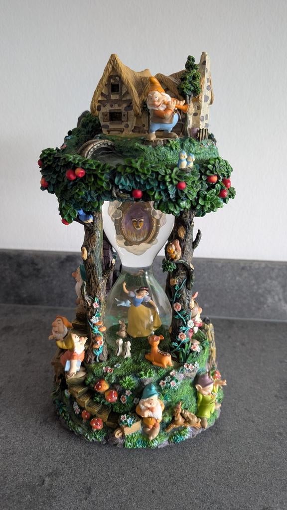 disney snowglobe sneeuwwitje zandloper, Verzamelen, Disney, Ophalen, Sneeuwwitje of Doornroosje, Zo goed als nieuw, Beeldje of Figuurtje