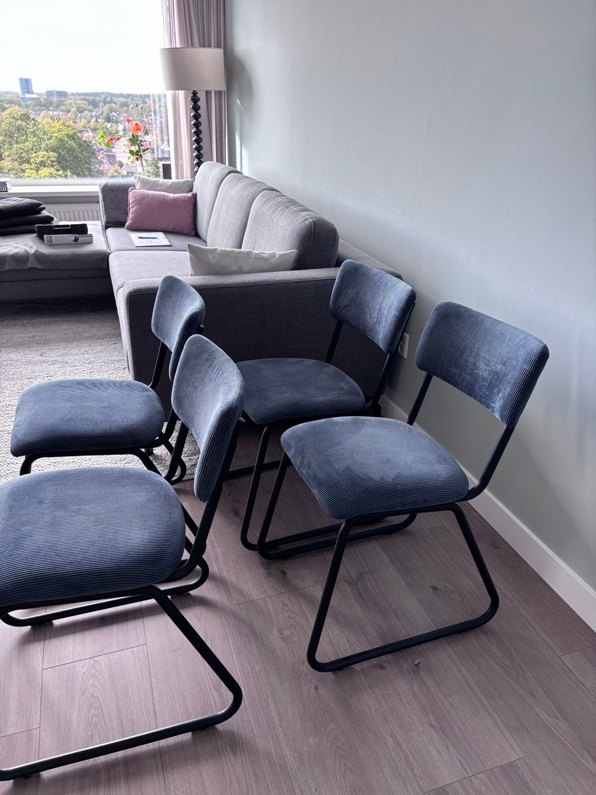 4x Eetkamerstoelen blauw ribstof en zwart metalen frame, Ophalen, Blauw, Zo goed als nieuw, Vier