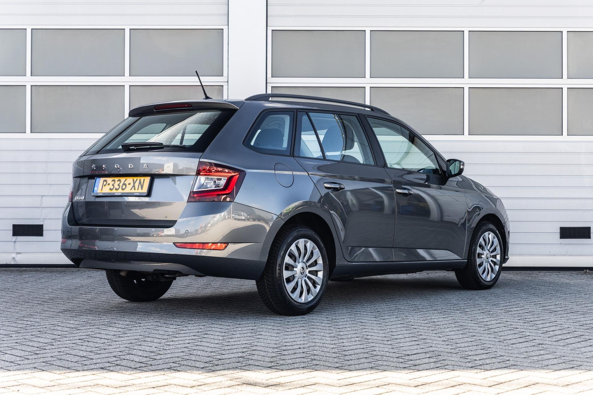 Skoda Fabia Combi 1.0 TSI 95pk Ambition | Sensoren achter |, Auto's, Voorwielaandrijving, 12 maanden, Stof, Gebruikt
