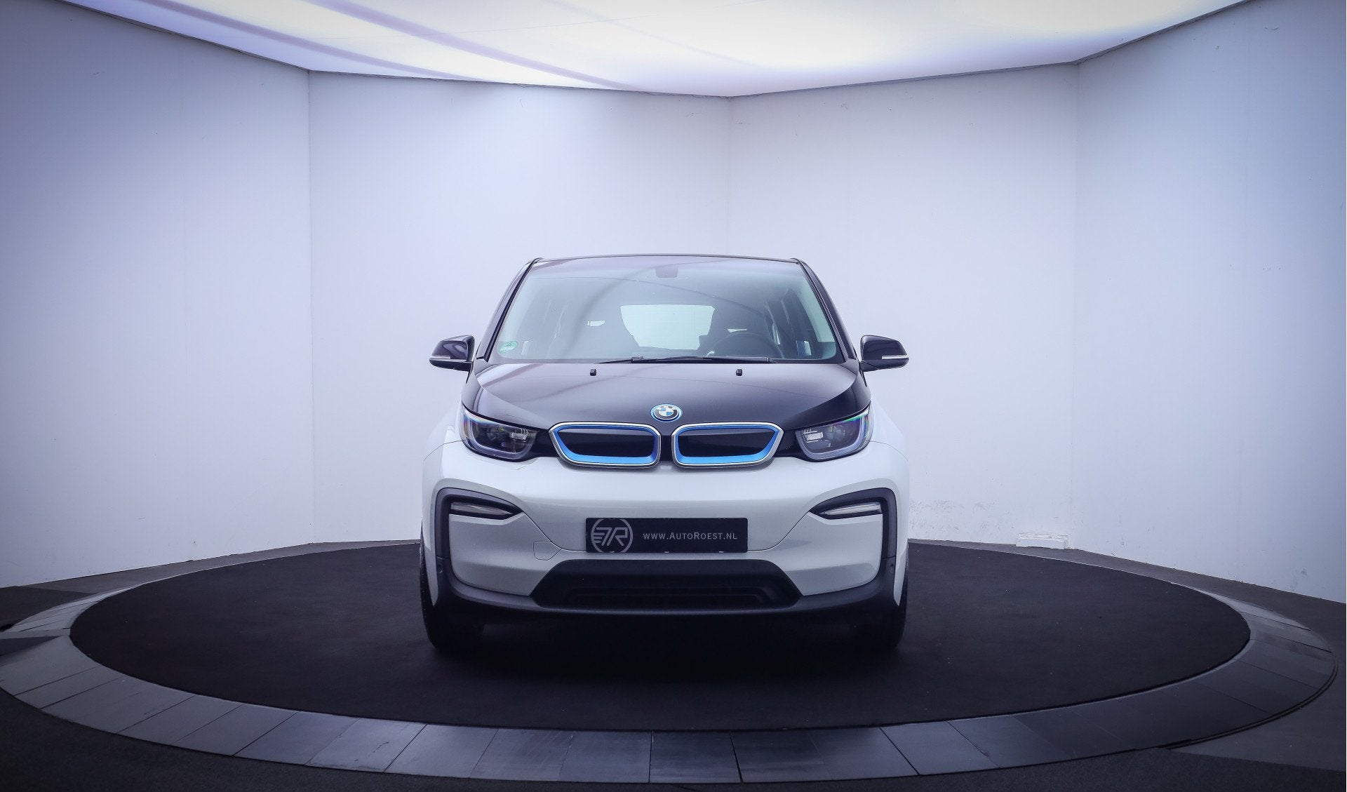 BMW i3 120Ah 42 kWh BUSINESS Plus FULL LED | WARMTEPOMP | CA, Gebruikt, Zwart, 4 stoelen, Wit