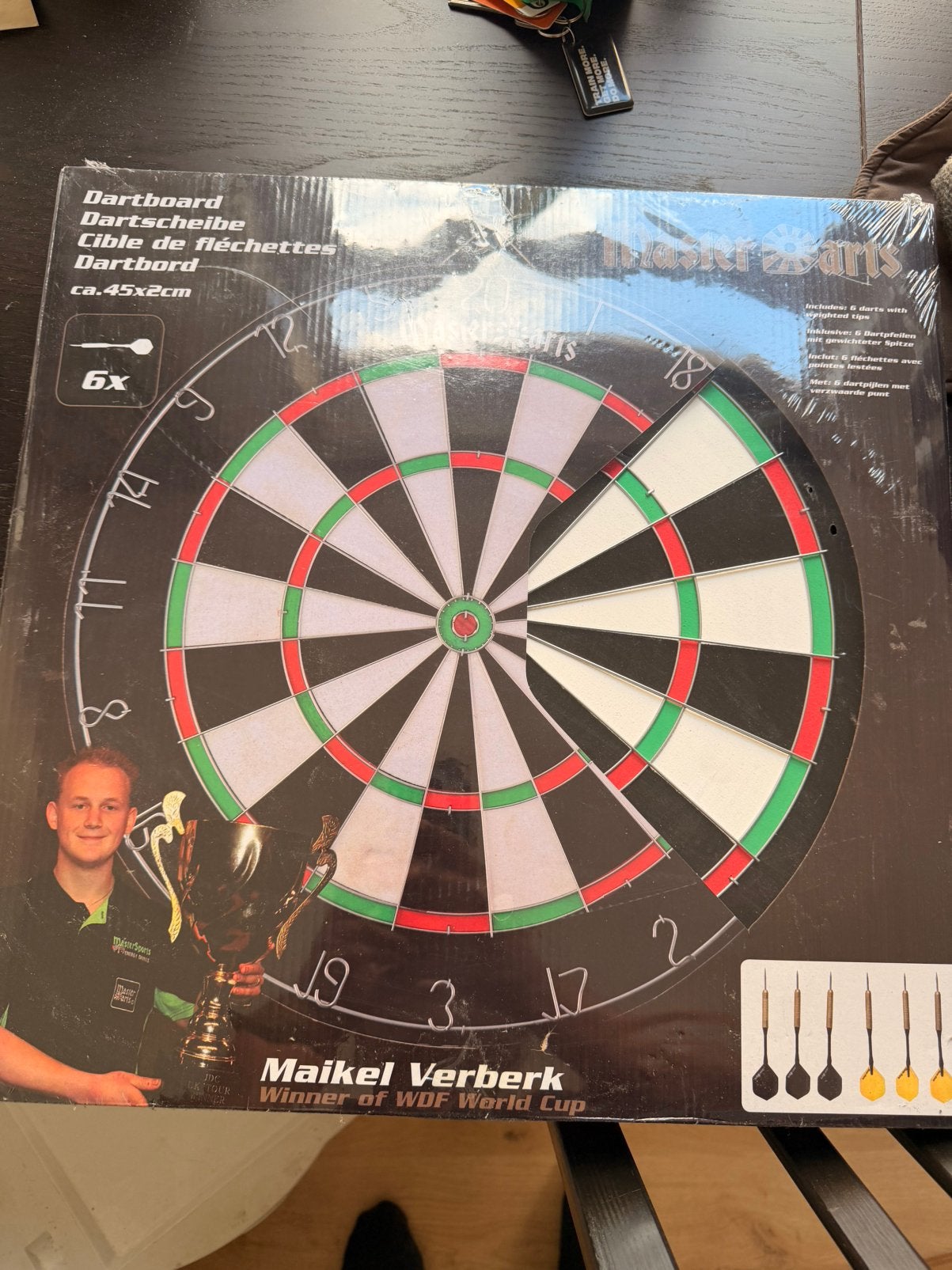 Master Darts dartbord + 6 darts, nieuw in verpakking., Sport en Fitness, Ophalen, Nieuw, Dartbord met pijlen
