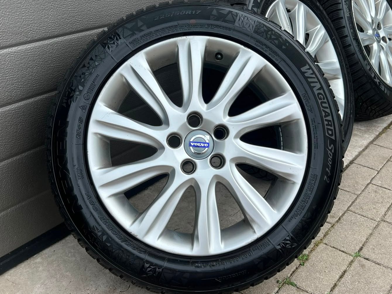 17” INCH VOLVO V40 Winterser Origineel Zilver 5x108 ZGAN BAN, Auto-onderdelen, 17 inch, 205 mm, Winterbanden, Ophalen of Verzenden