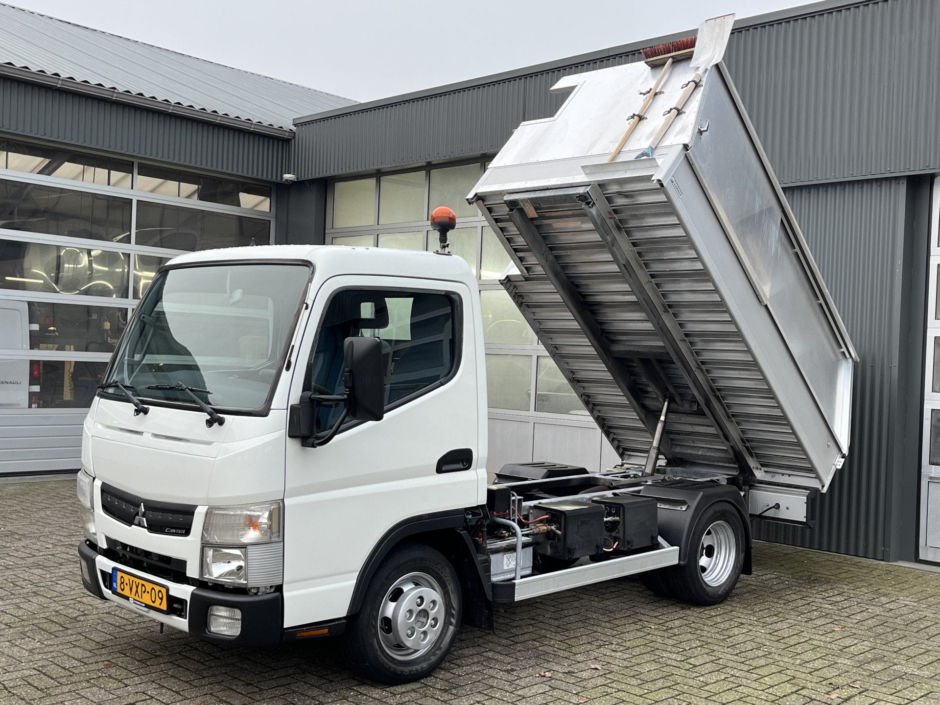 FUSO Canter 3S13 3.0 Automaat Veegvuilkipper zijlader voor c, Auto's, Automaat, Euro 5, Gebruikt, Zwart