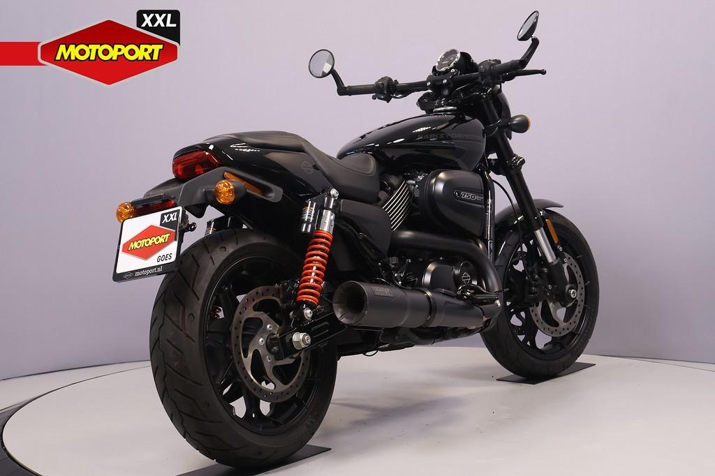 Harley-Davidson Street Rod 750, Bedrijf, Naked bike