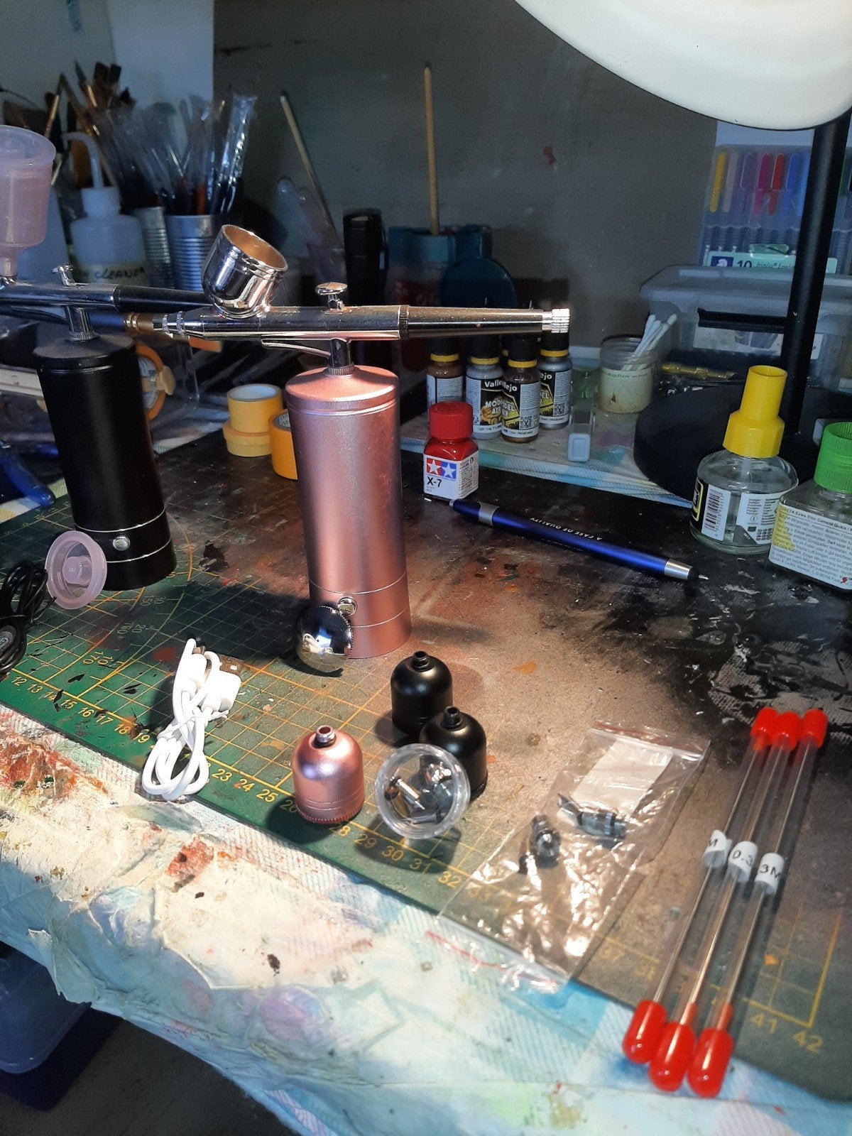 Airbrush set met compressor en accessoires, Ophalen, Zo goed als nieuw, 1:32 tot 1:50, Overige merken