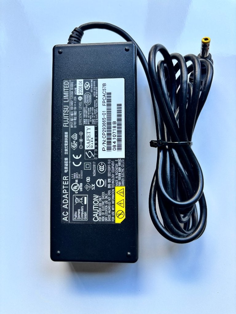 Adapter FUJITSU NSW22817, Computers en Software, Laptop-opladers, Ophalen of Verzenden, Zo goed als nieuw, Fujitsu Limited