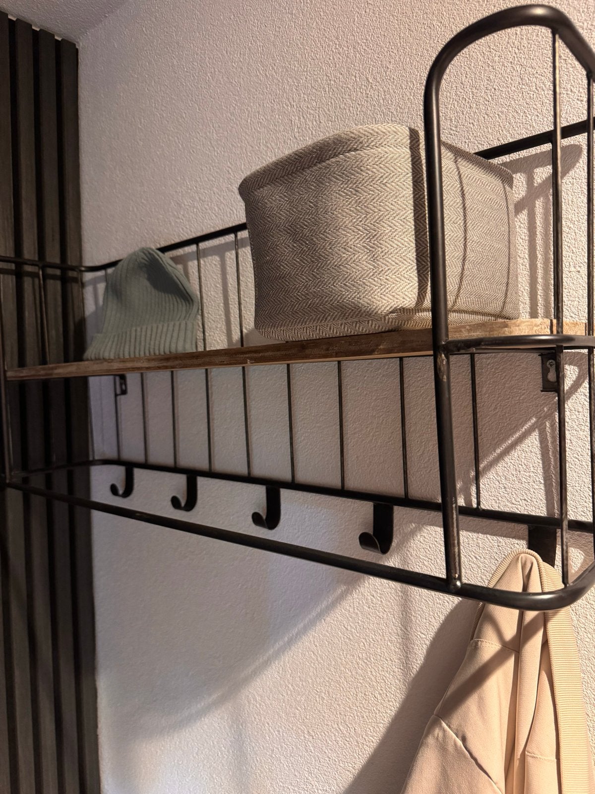 Garderobe - Kapstok met plank en haken - Metaal en Hout, Wandkapstok, Gebruikt, Ophalen of Verzenden, Minder dan 100 cm