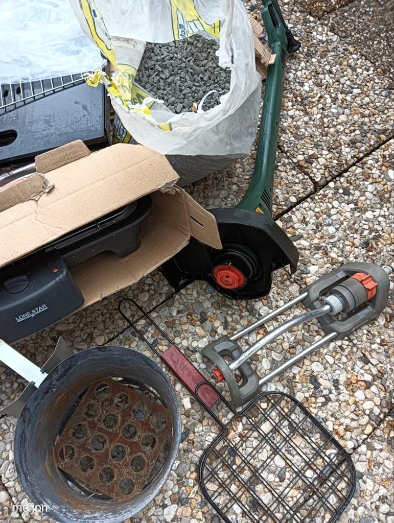 Bbq hout steentjes maaier sproeier siergrind enz enz, Ophalen