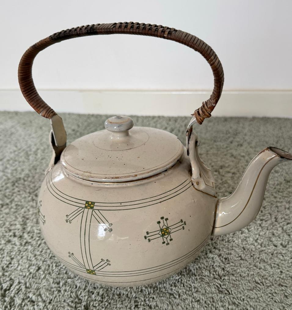 Ronde emaille ketel, Ophalen